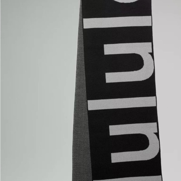 Lululemon Athletica Black and White Knit Logo Scarf - Picture 3 of 4